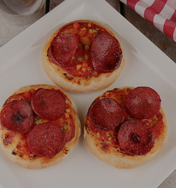 Sucuklu, Renkli Biberli Mini Pizzalar
