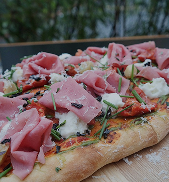 Dana Jambonlu Tepsi Pizzası